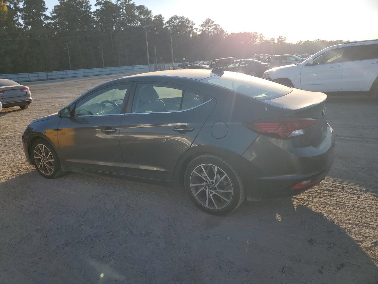 2020 Hyundai Elantra - Image 2