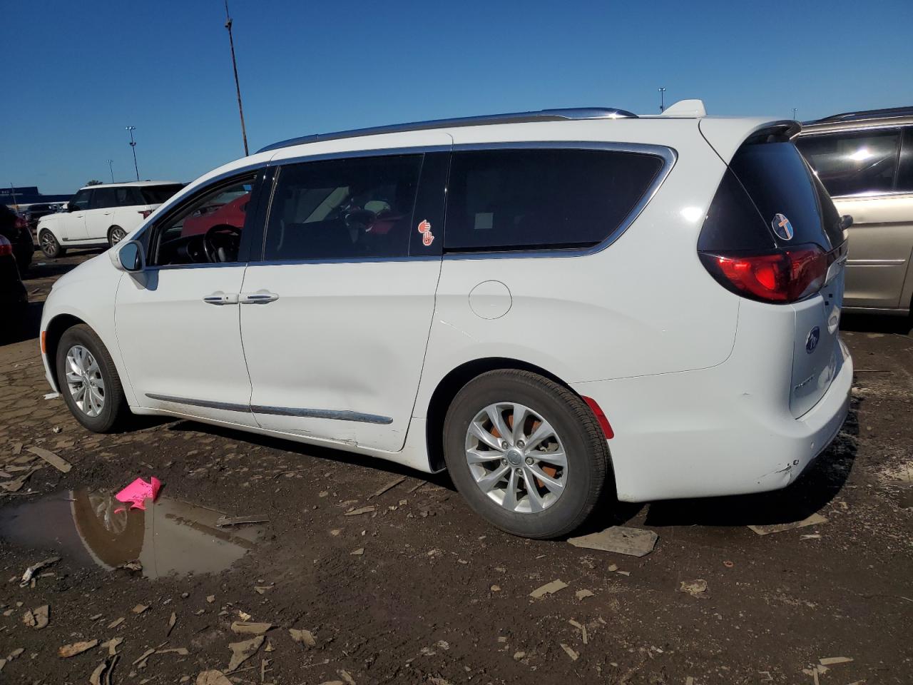 2C4RC1BG3JR100549 2018 CHRYSLER PACIFICA - Image 2