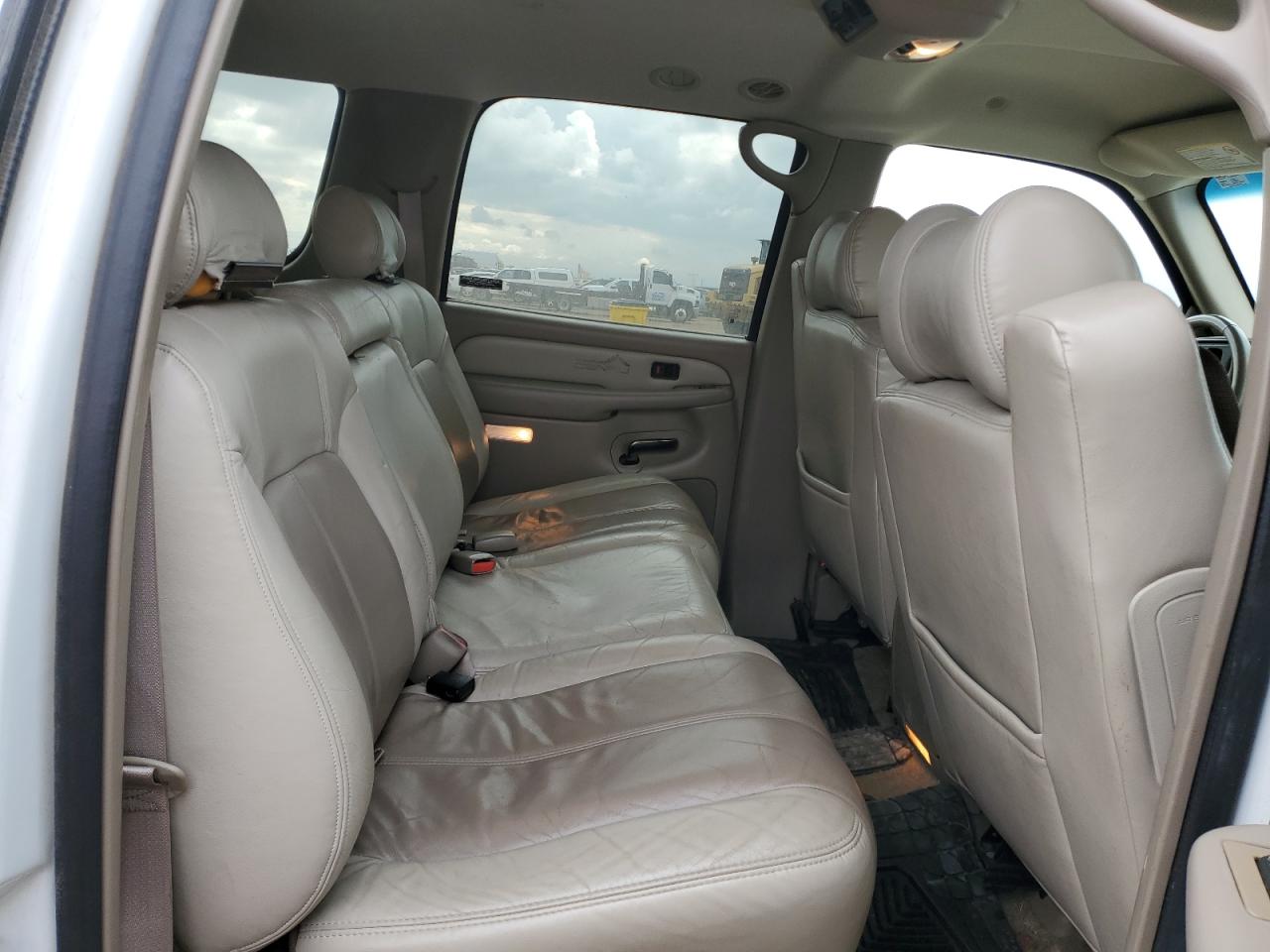 2002 GMC Yukon - Image 11