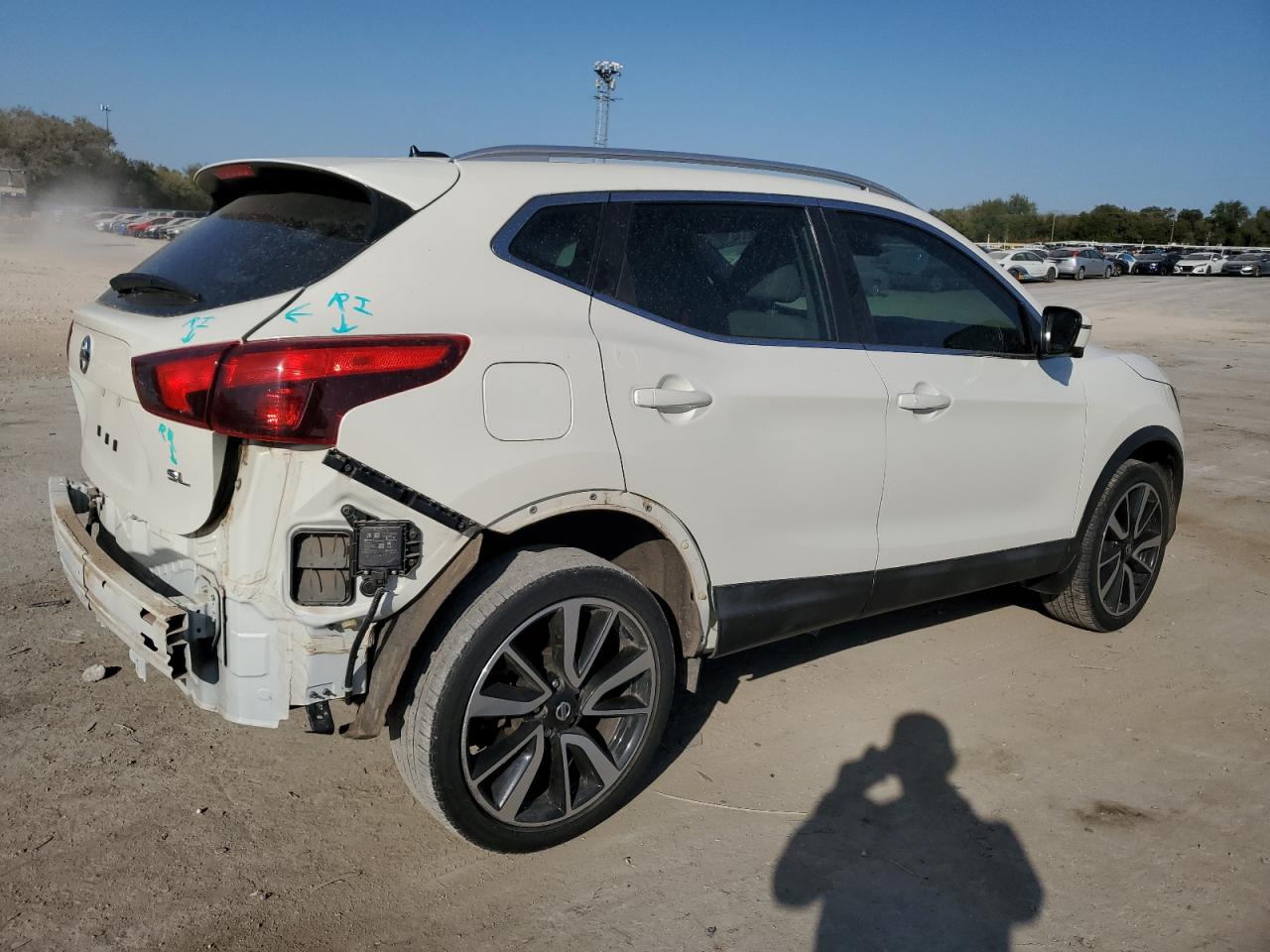 2018 Nissan Rogue - Image 3