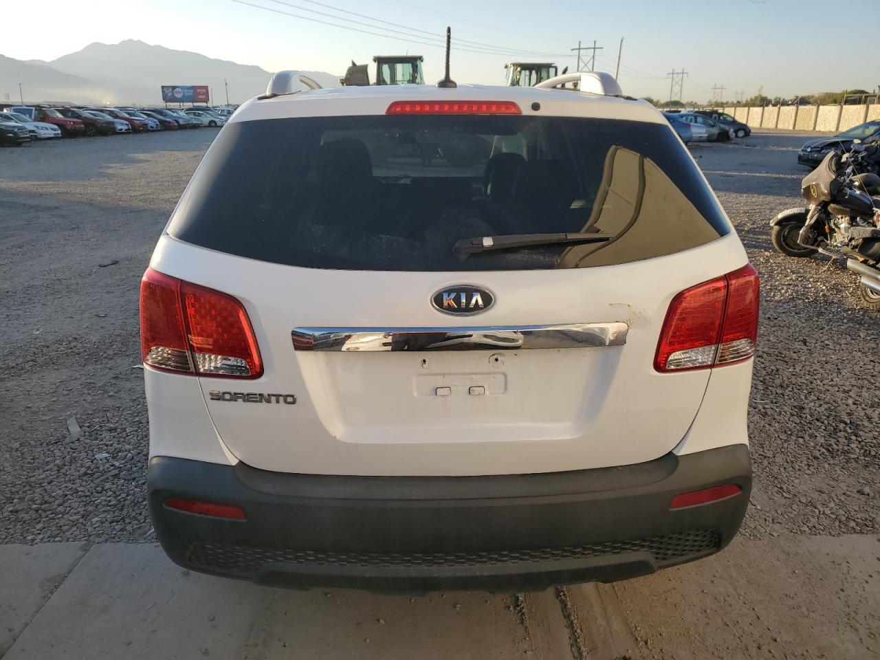 5XYKTDA28BG158428 2011 Kia Sorento Base