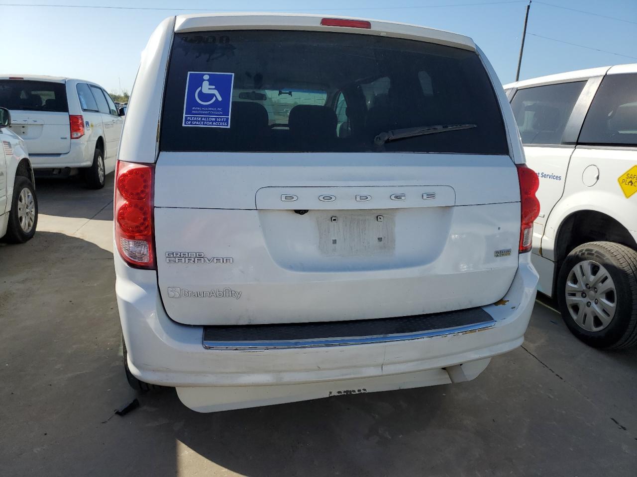 2017 Dodge Caravan - Image 6