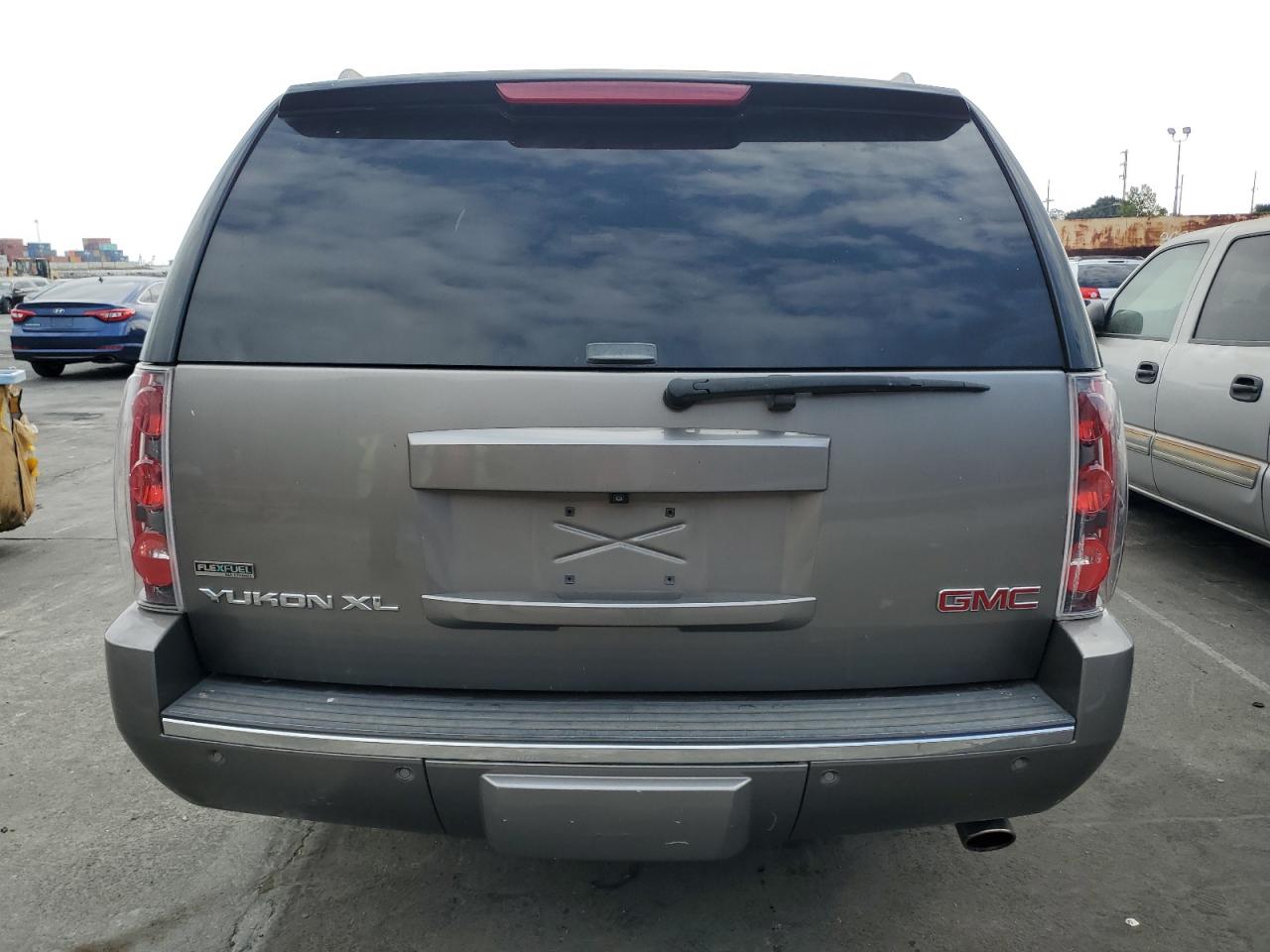 1GKS1MEF4CR279077 2012 GMC Yukon Xl Denali