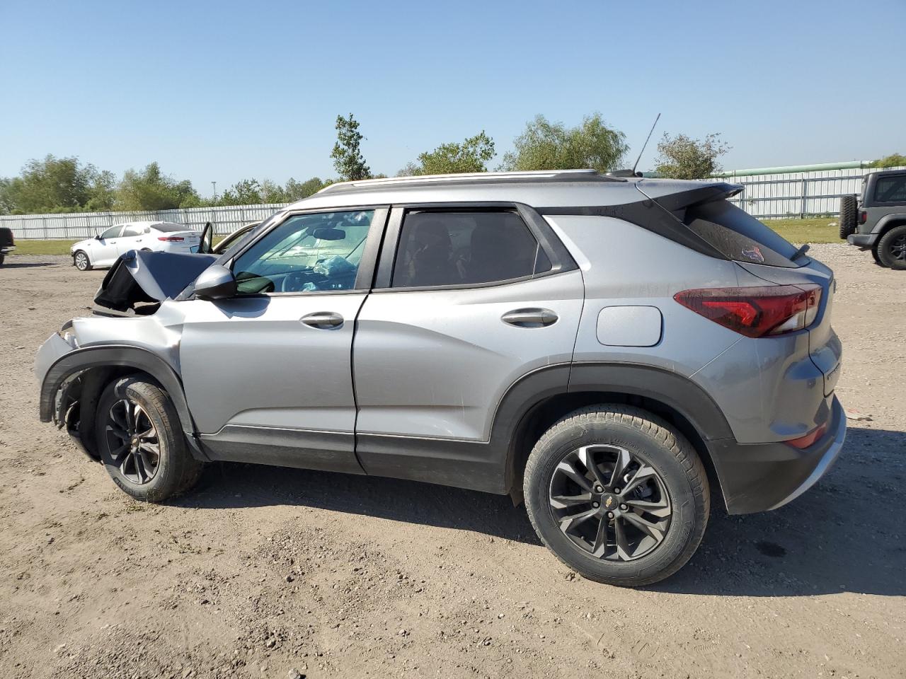 2023 Chevrolet TrailBlazer - Image 2