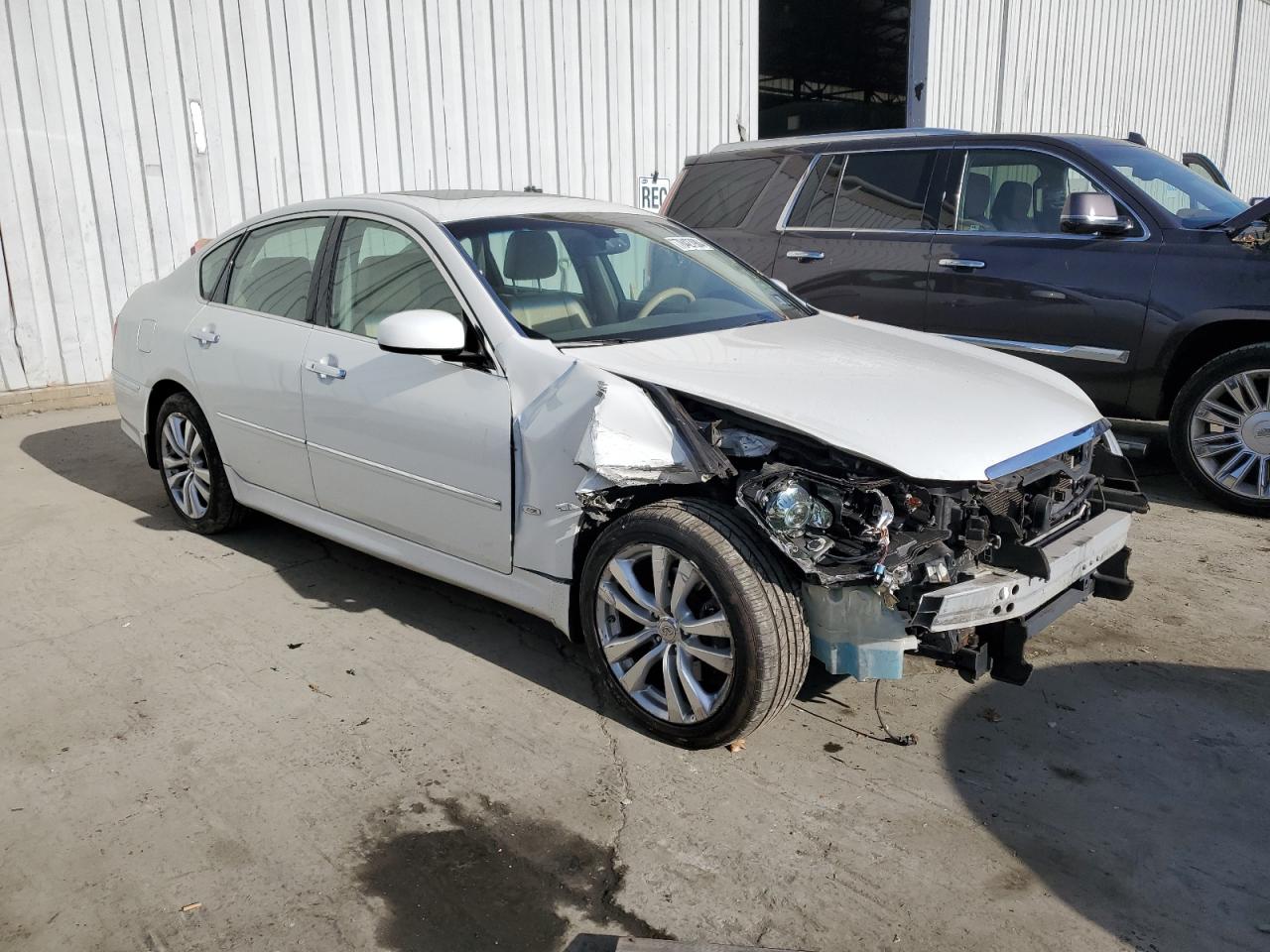 2010 Infiniti M - Image 4