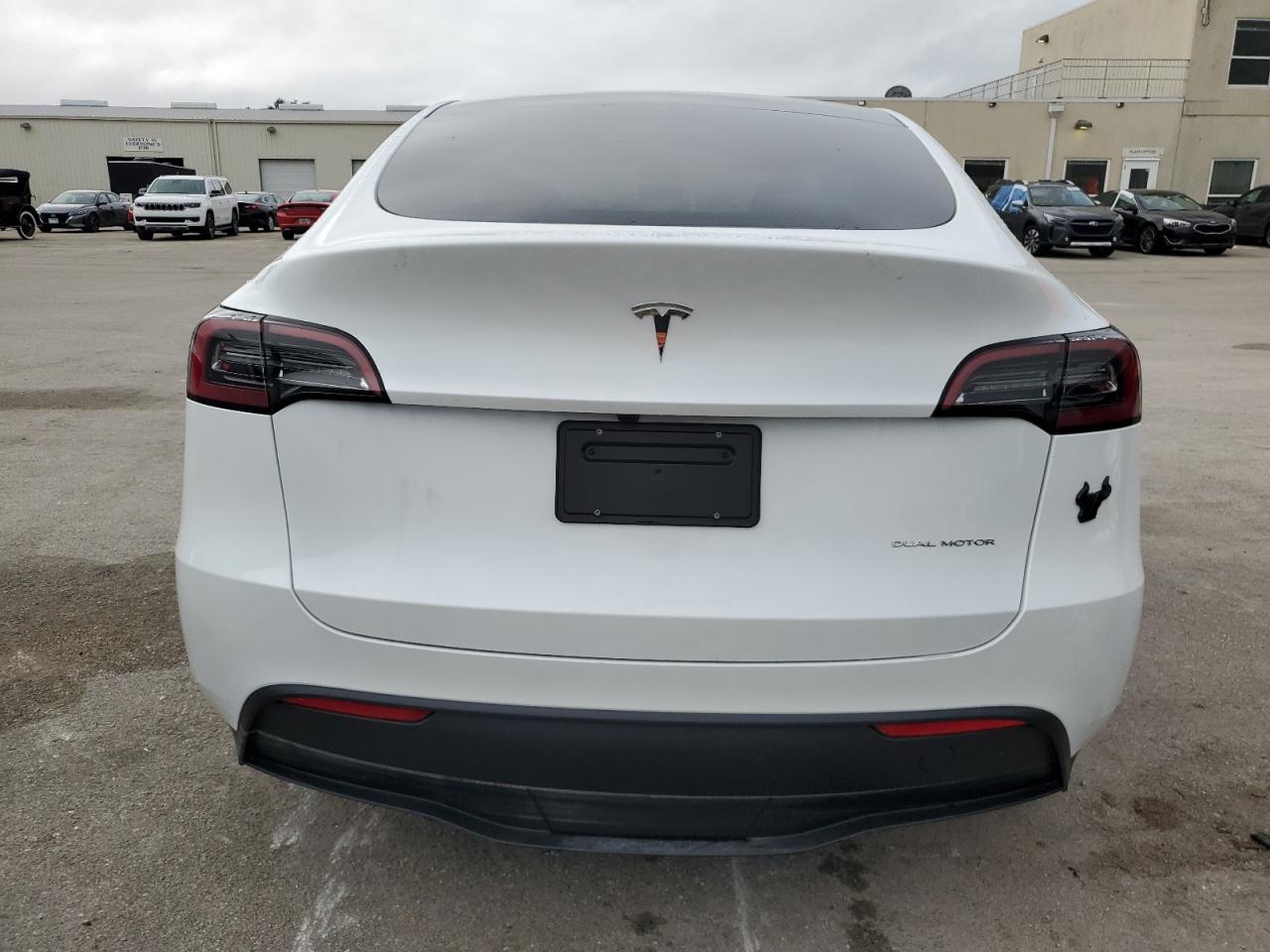 7SAYGDEE8RA289217 2024 Tesla Model Y