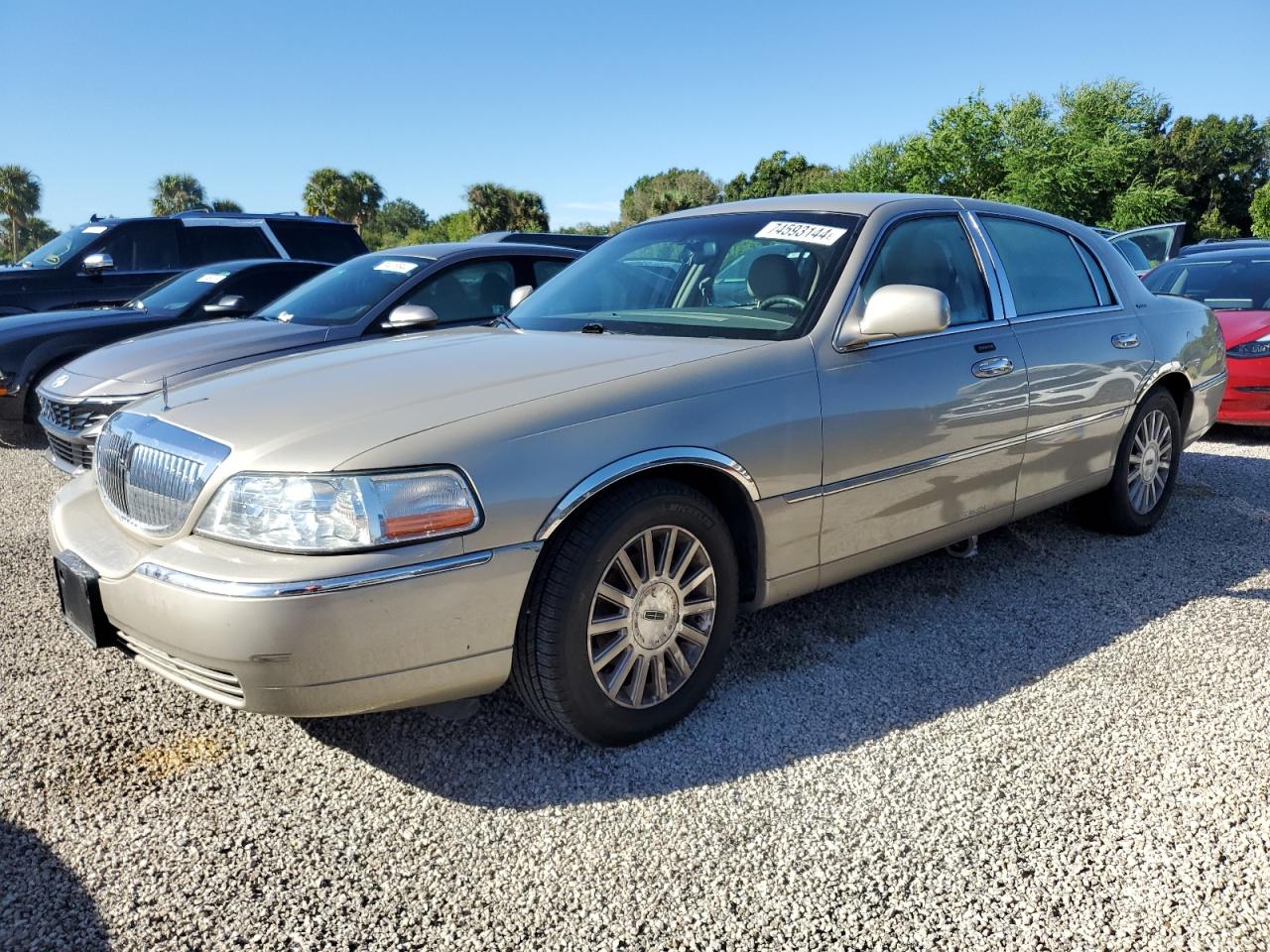2004 Lincoln Town Car - Image 1