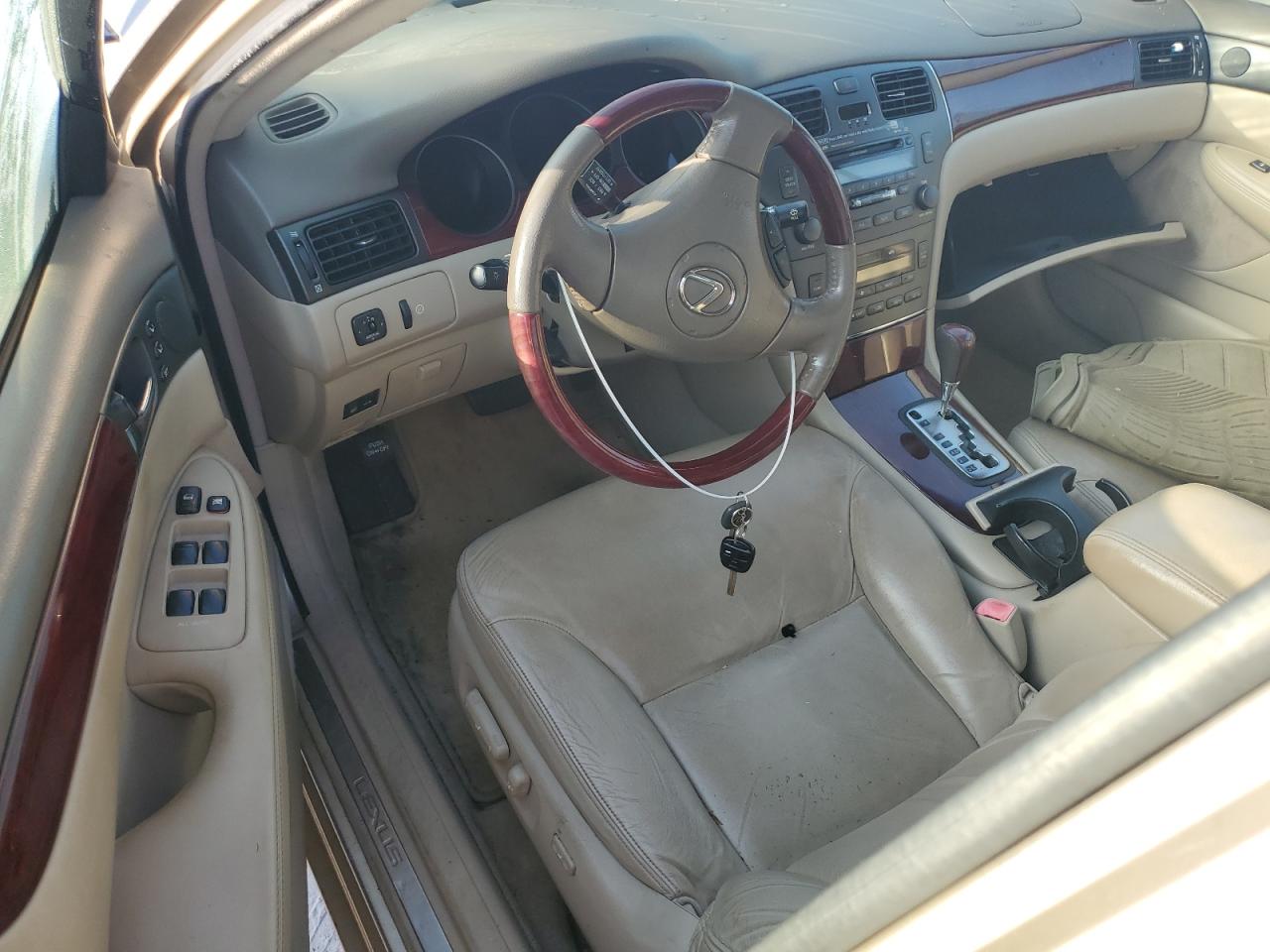 2004 Lexus ES - Image 8