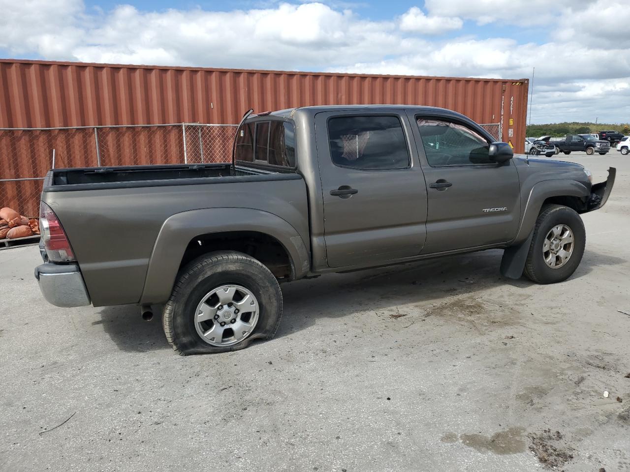 2013 Toyota Tacoma - Image 3