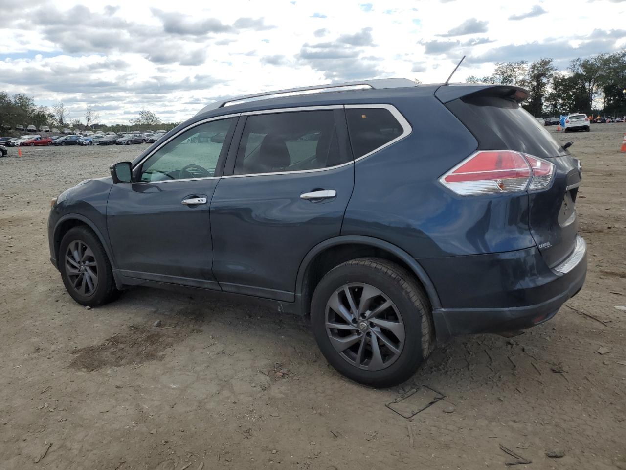 2016 Nissan Rogue - Image 2