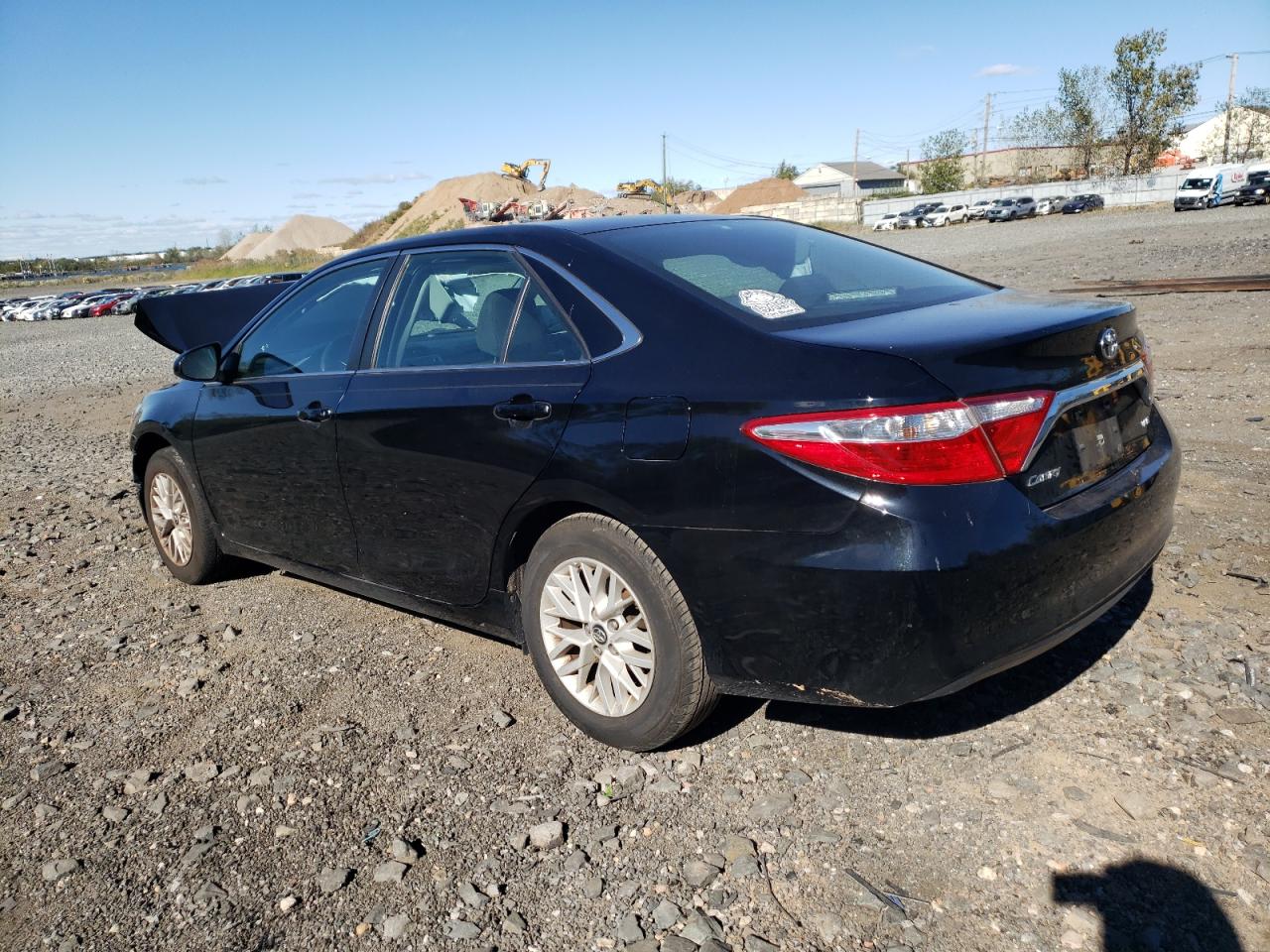 4T1BF1FK8HU413998 2017 TOYOTA CAMRY - Image 2