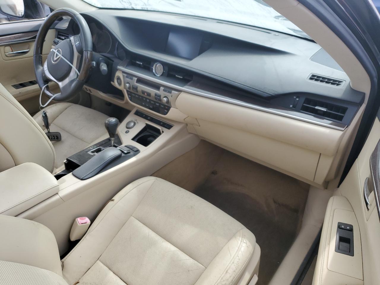 2013 Lexus ES - Image 8