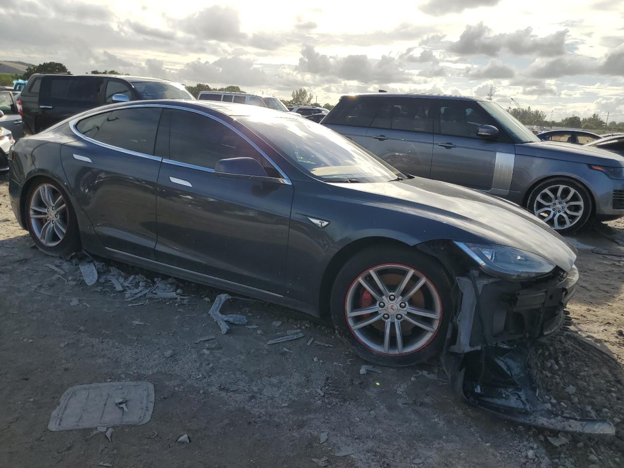 VIN 5YJSA1H13EFP54916 2014 TESLA MODEL S no.4