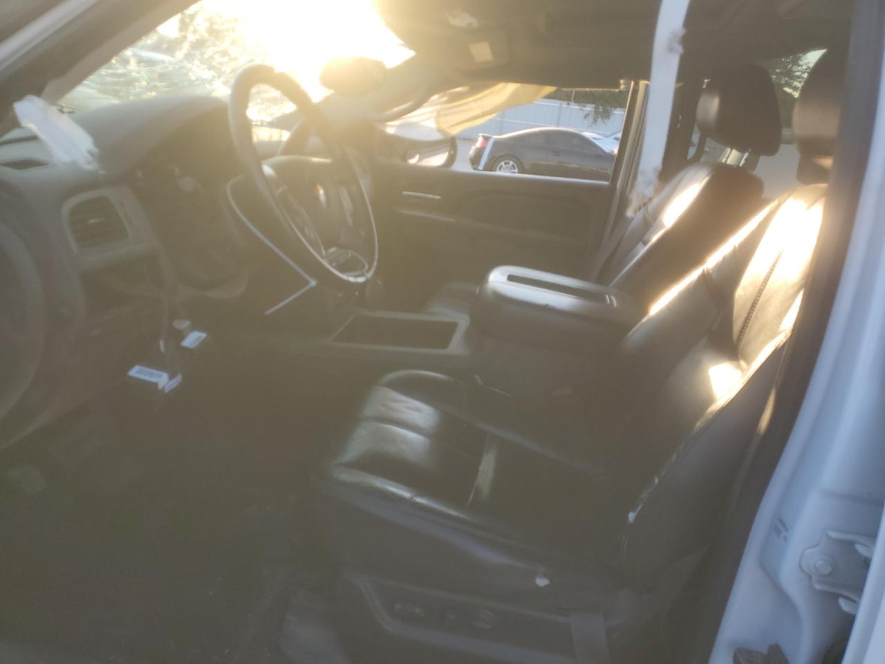 2011 Chevrolet Avalanche - Image 7