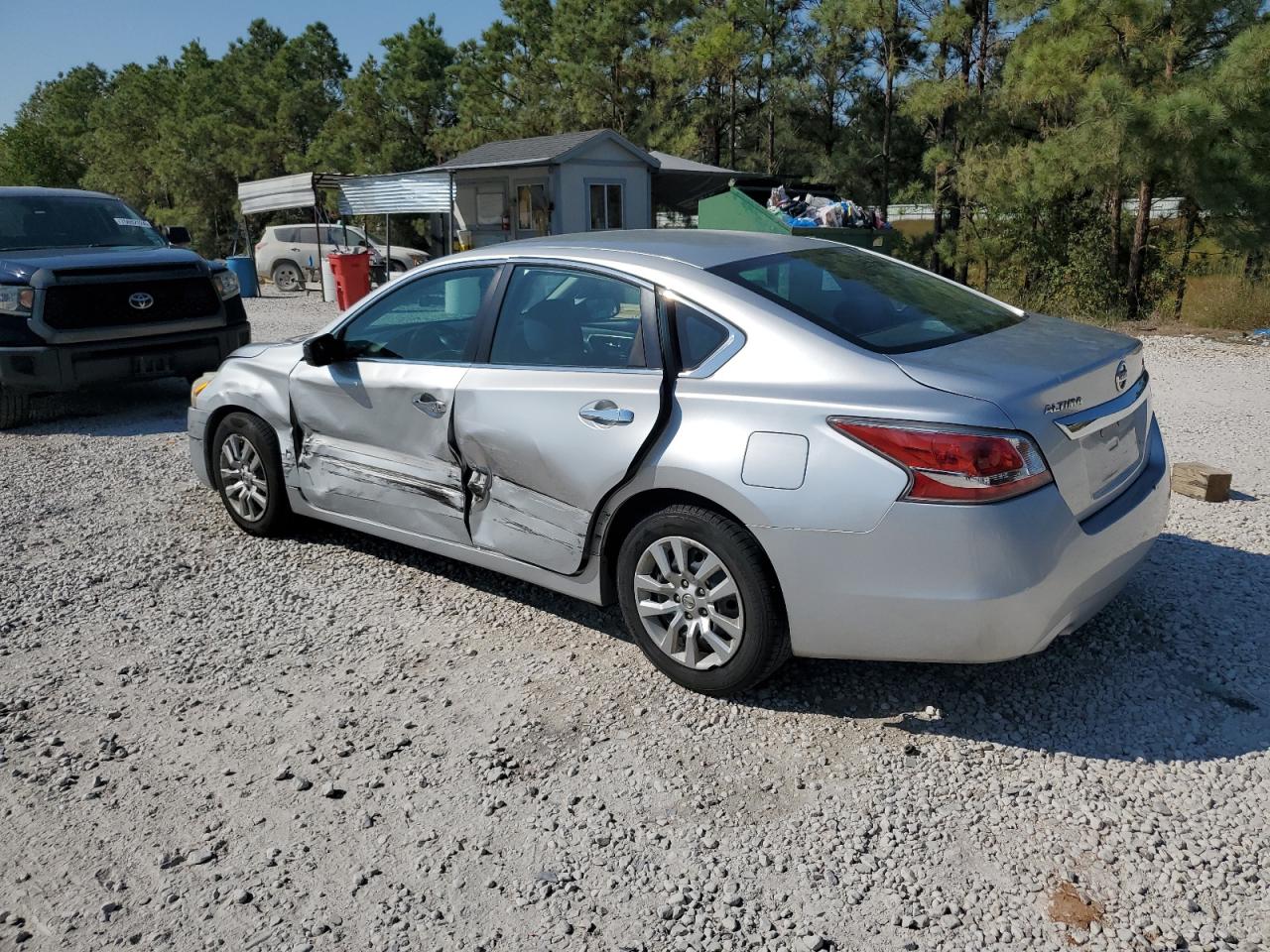 2015 Nissan Altima - Image 2
