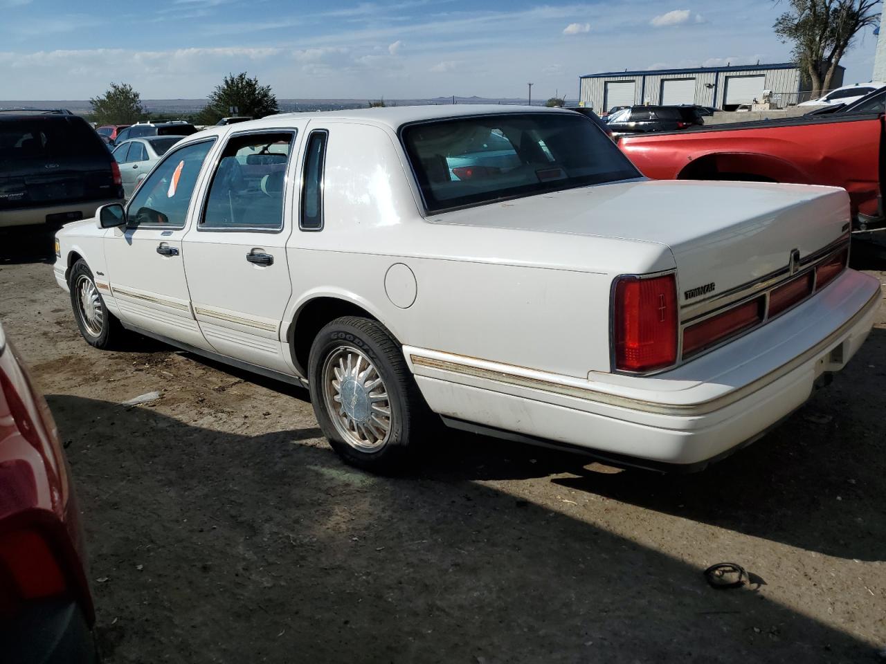 1LNLM82W6VY741808 1997 Lincoln Town Car Signature