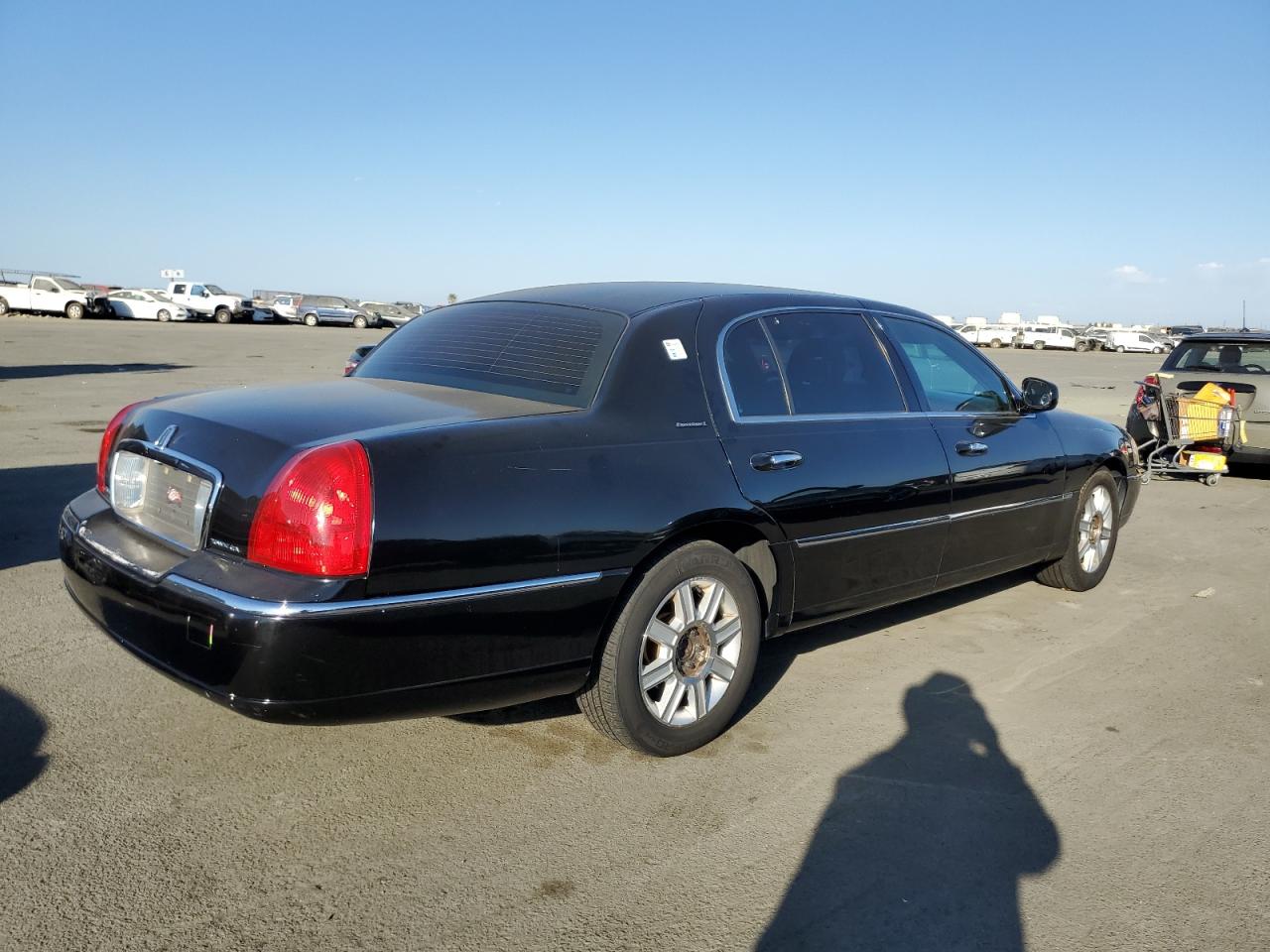 2010 Lincoln Town Car - Image 3