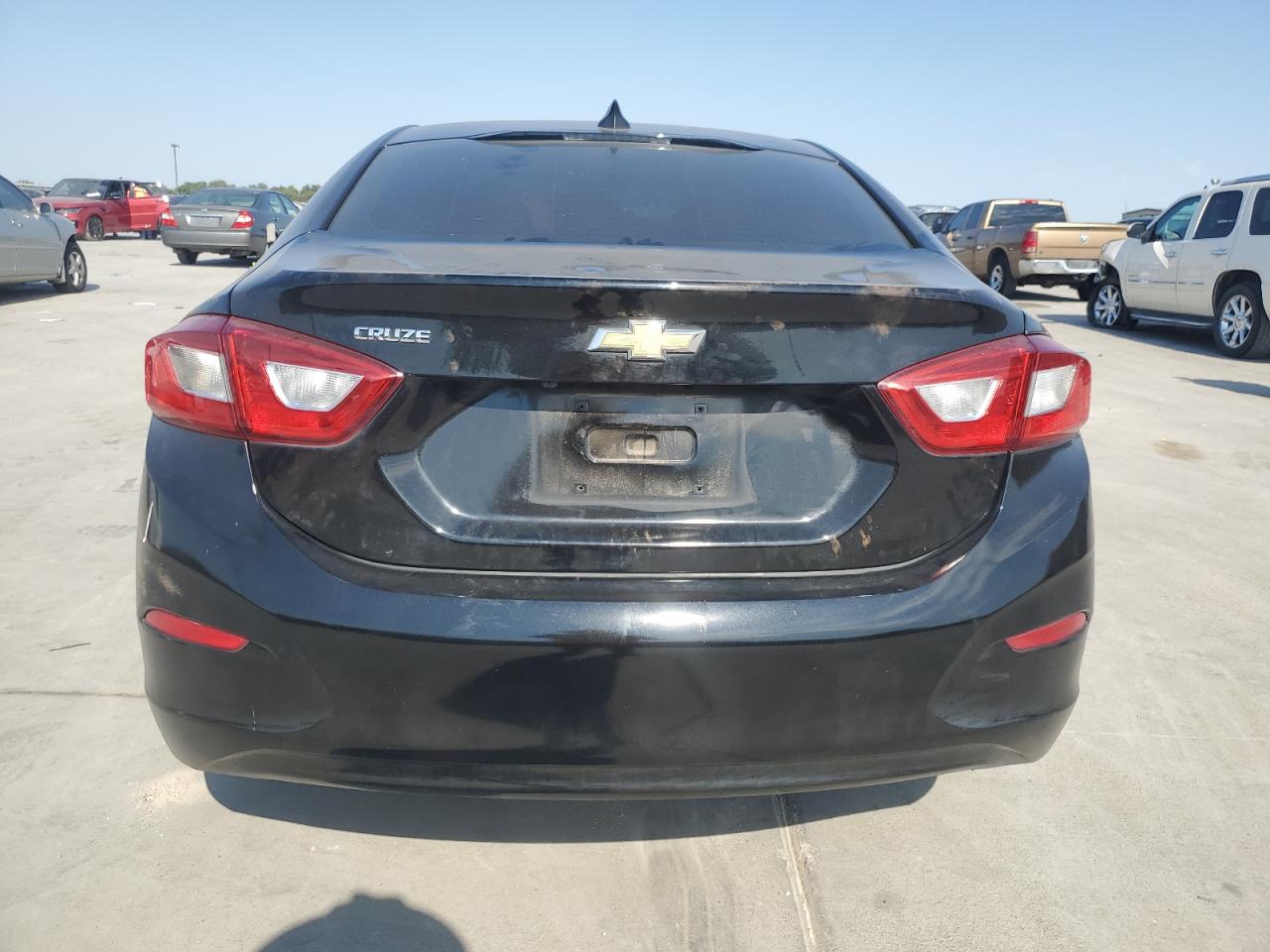 1G1BC5SM8K7127157 2019 Chevrolet Cruze Ls