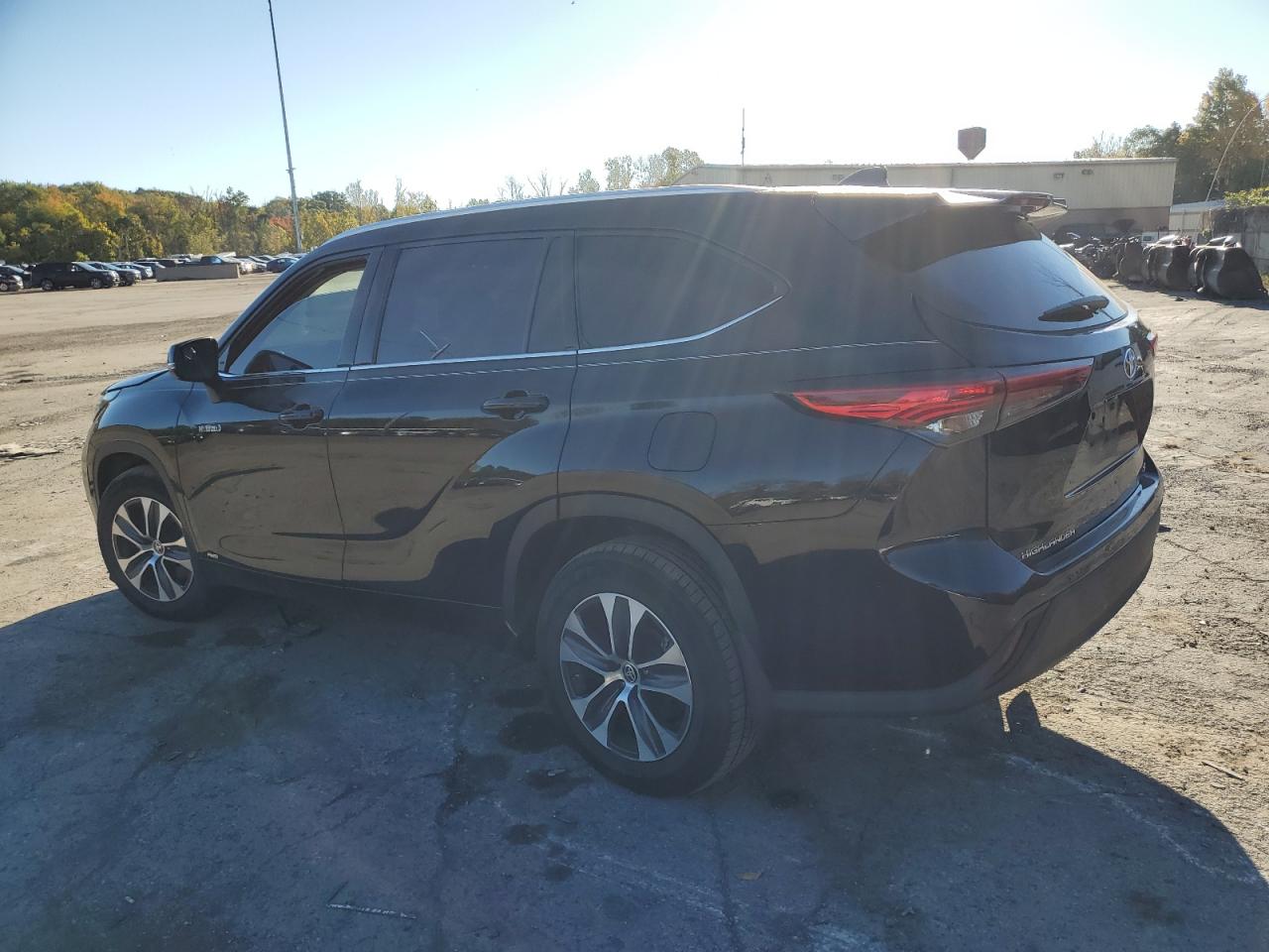 2021 Toyota Highlander - Image 2