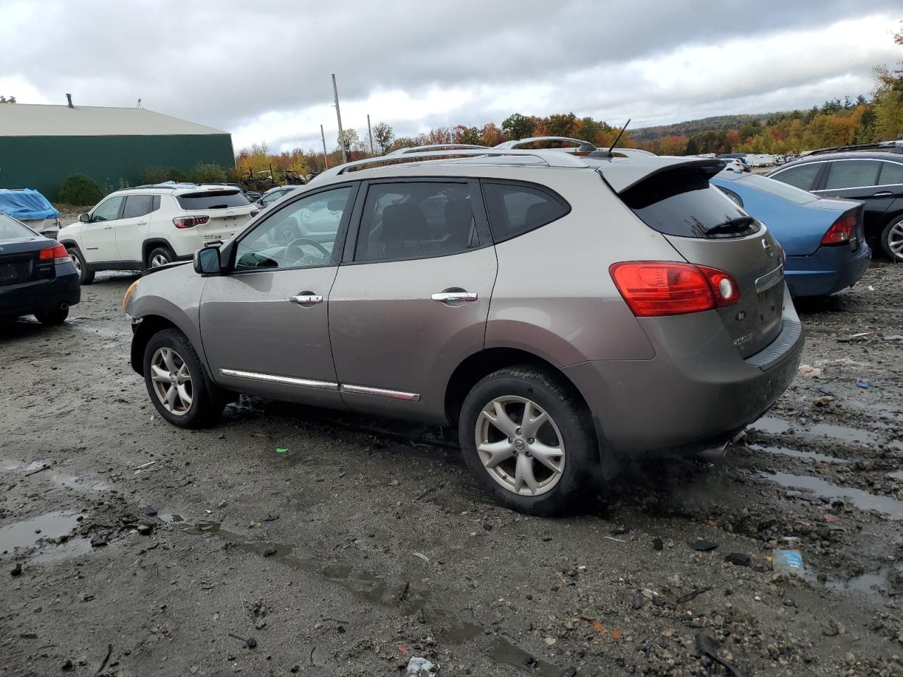 2011 Nissan Rogue - Image 2