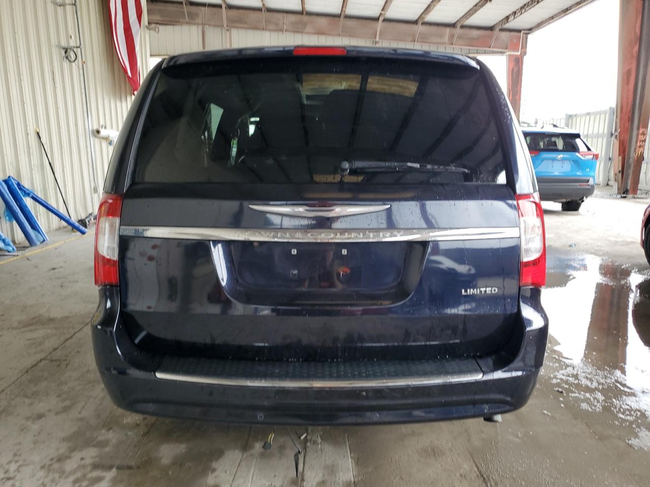 2A4RR6DG8BR698061 2011 Chrysler Town & Country Limited