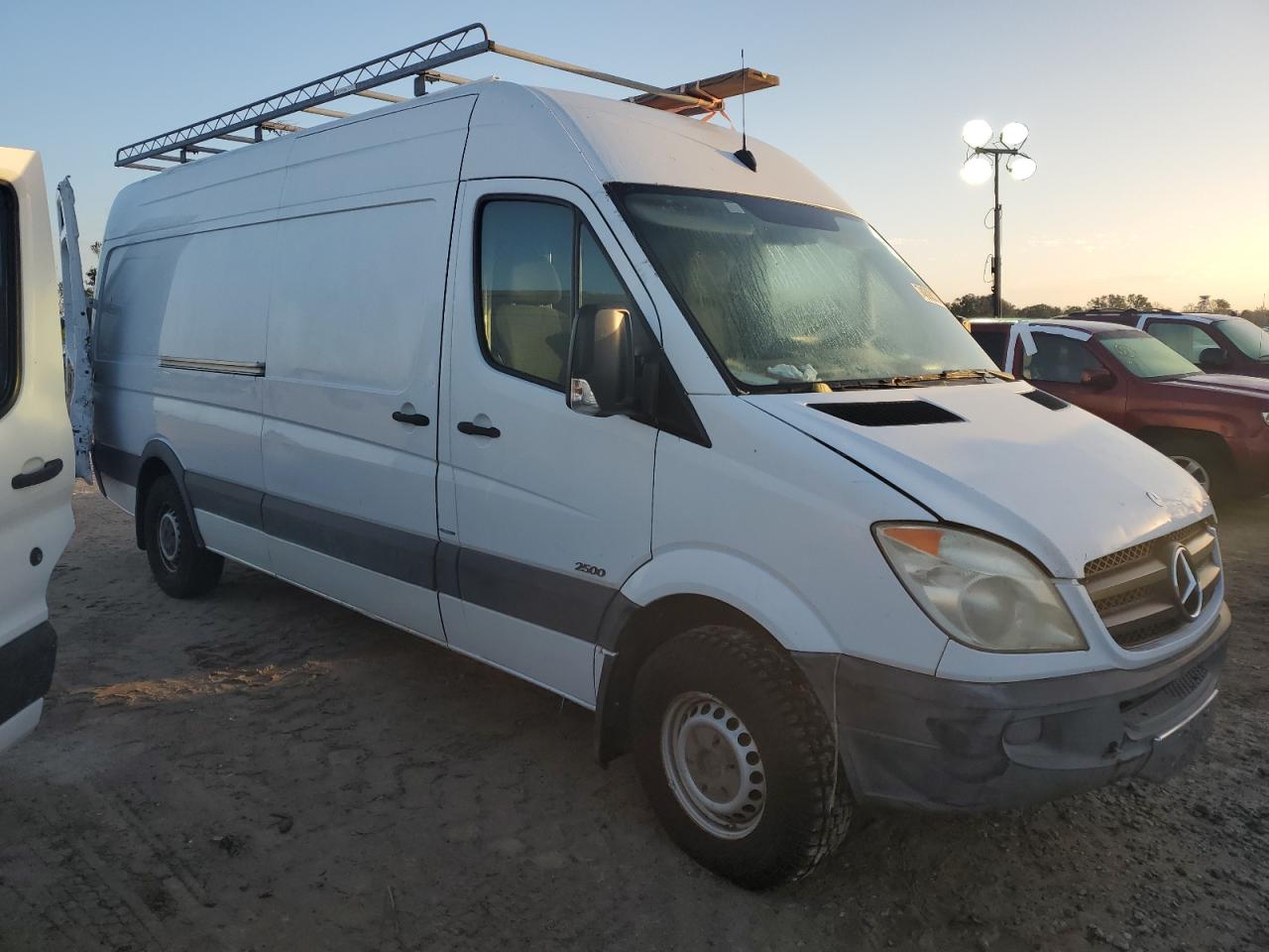 VIN WD3PE8CC7D5749949 2013 MERCEDES-BENZ SPRINTER no.4