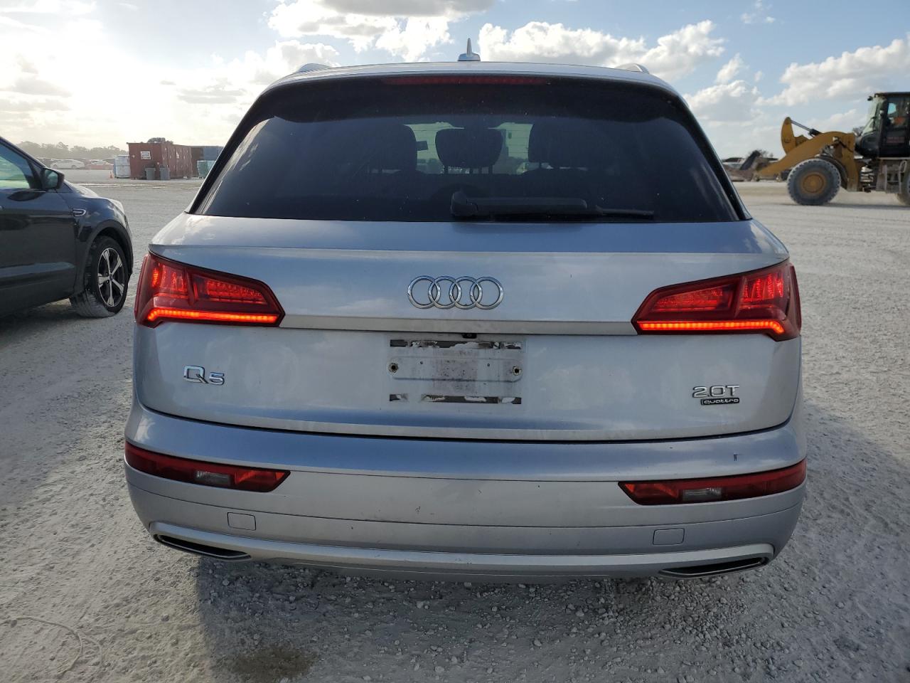 2018 Audi Q5 Premium VIN: WA1ANAFY8J2140127 Lot: 77390334