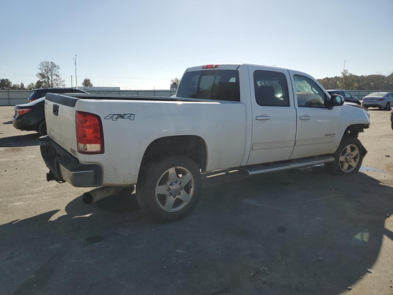 2011 GMC Sierra - Image 3