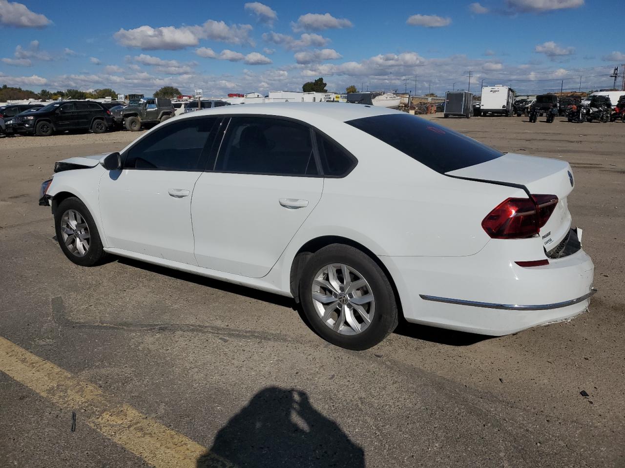 2018 Volkswagen Passat - Image 2