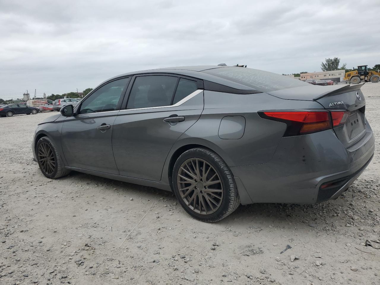 2019 Nissan Altima - Image 2