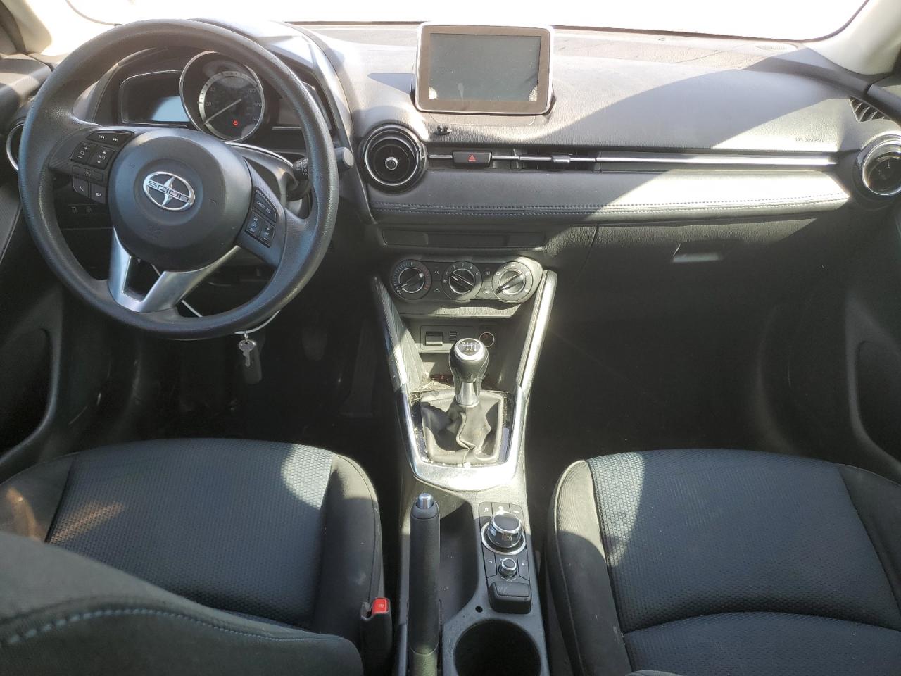 3MYDLBZV2GY101089 2016 Toyota Scion Ia