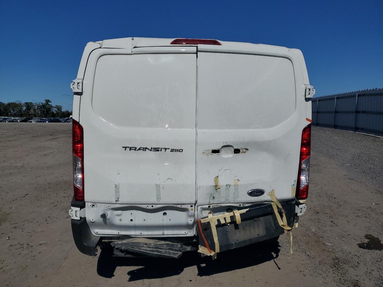 1FTYR2YM8KKA32116 2019 Ford Transit T-250