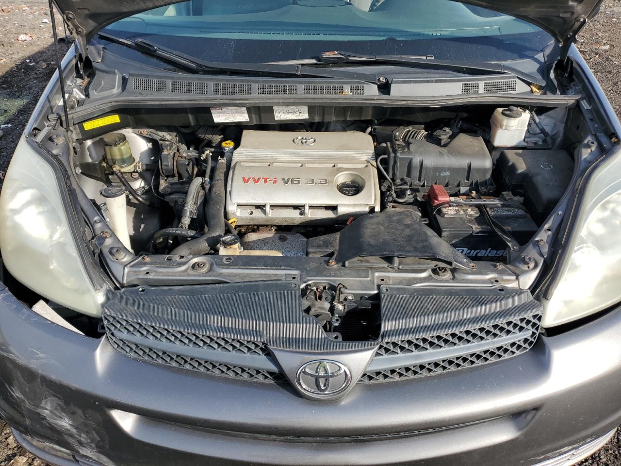 2004 Toyota Sienna - Image 12