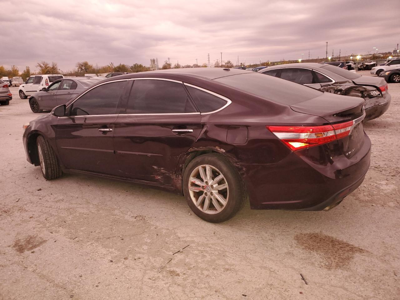 2015 Toyota Avalon - Image 2