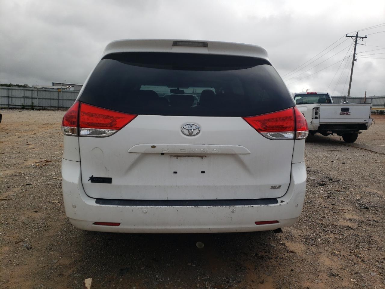 5TDYK3DC5BS039704 2011 Toyota Sienna Xle