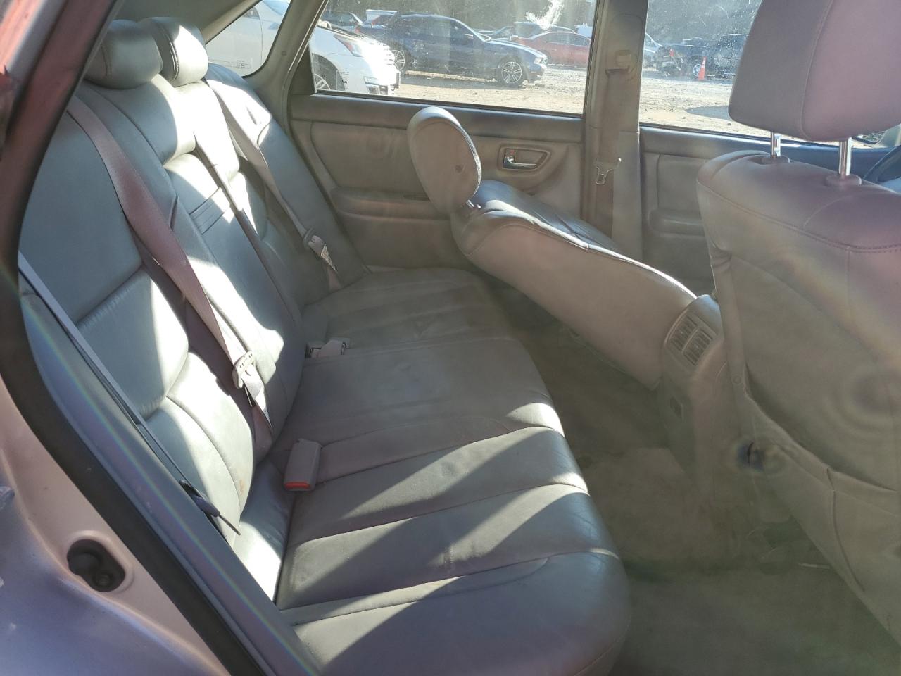 2002 Toyota Avalon - Image 10