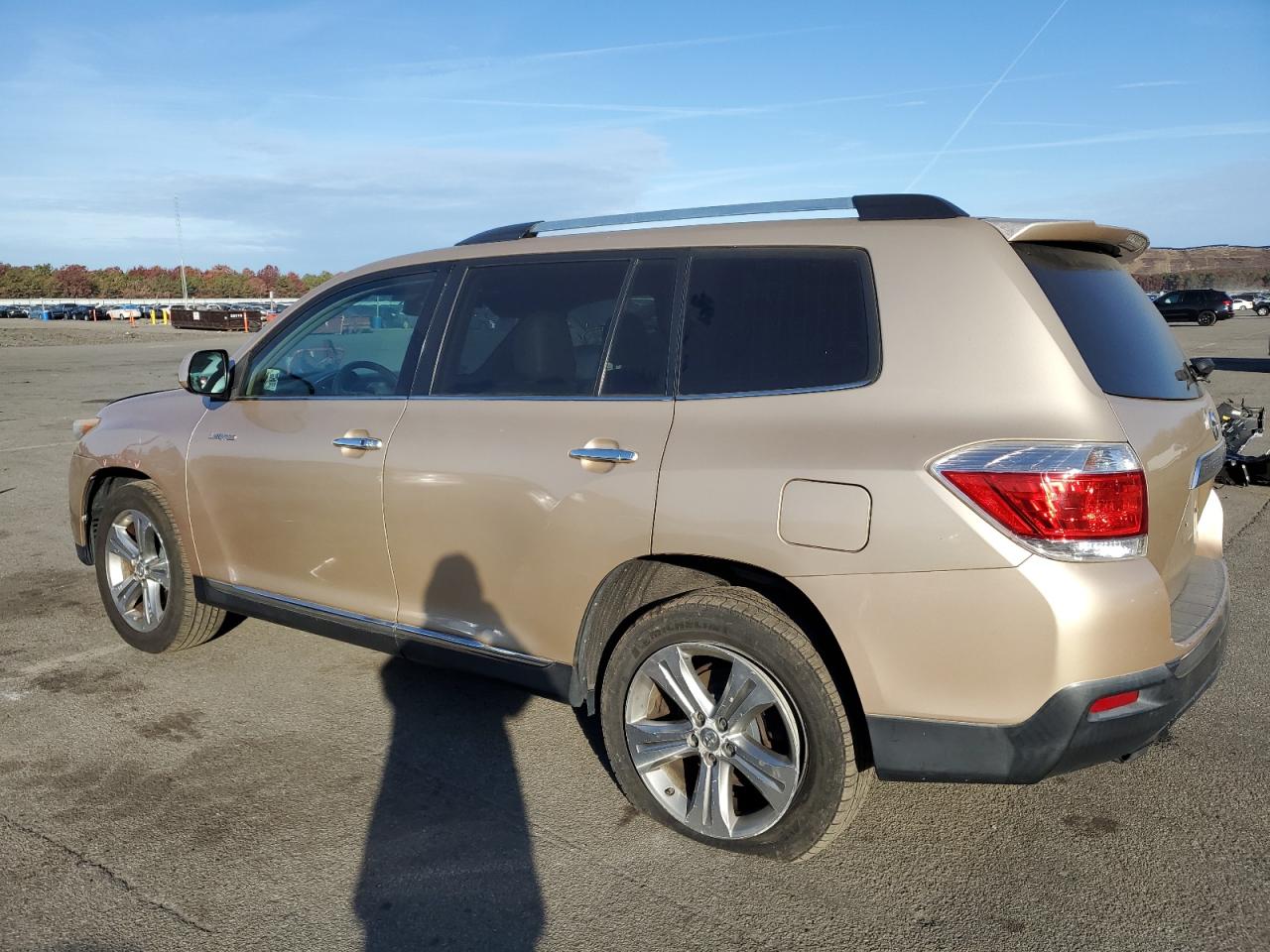 2011 Toyota Highlander - Image 2