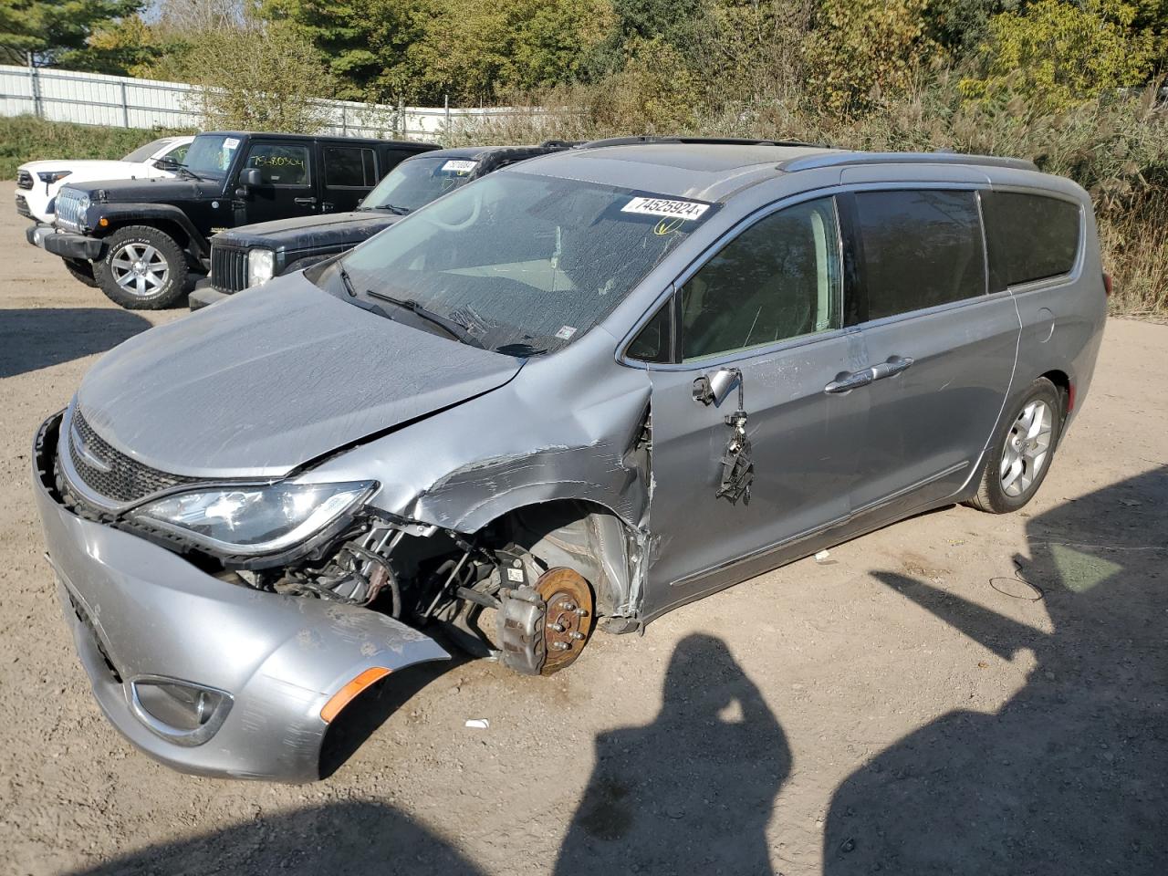 2020 Chrysler Pacifica - Image 1