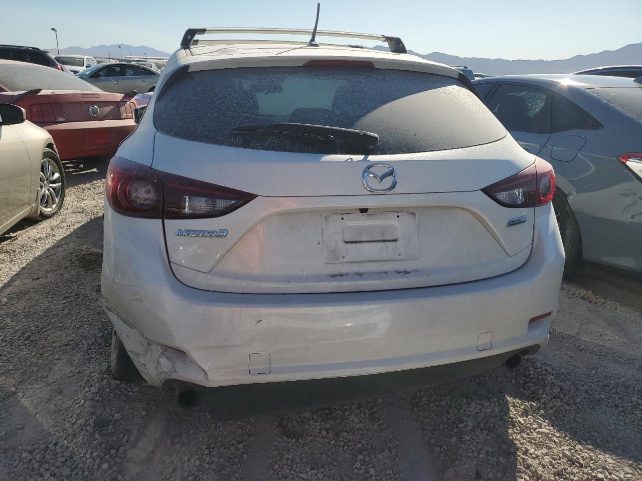 3MZBN1L33JM186425 2018 Mazda 3 Touring