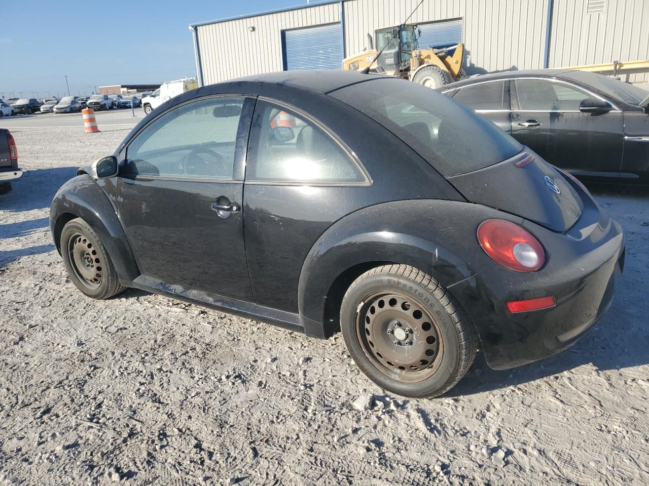 2010 Volkswagen Beetle - Image 2