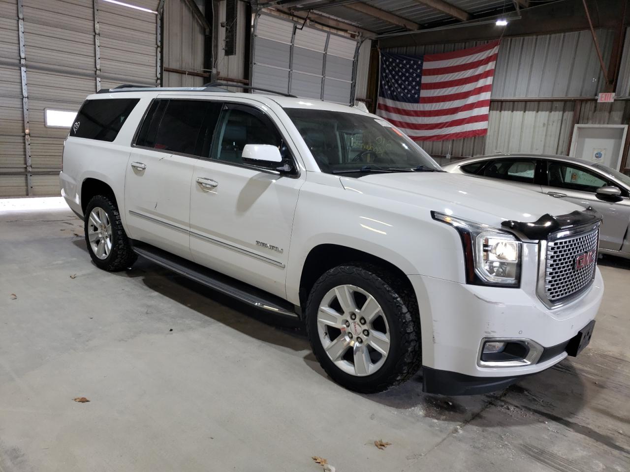2016 GMC Yukon - Image 4
