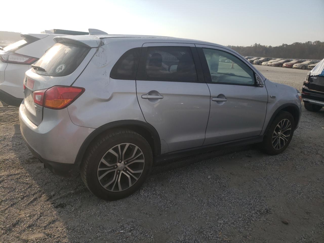 2017 Mitsubishi Outlander - Image 3