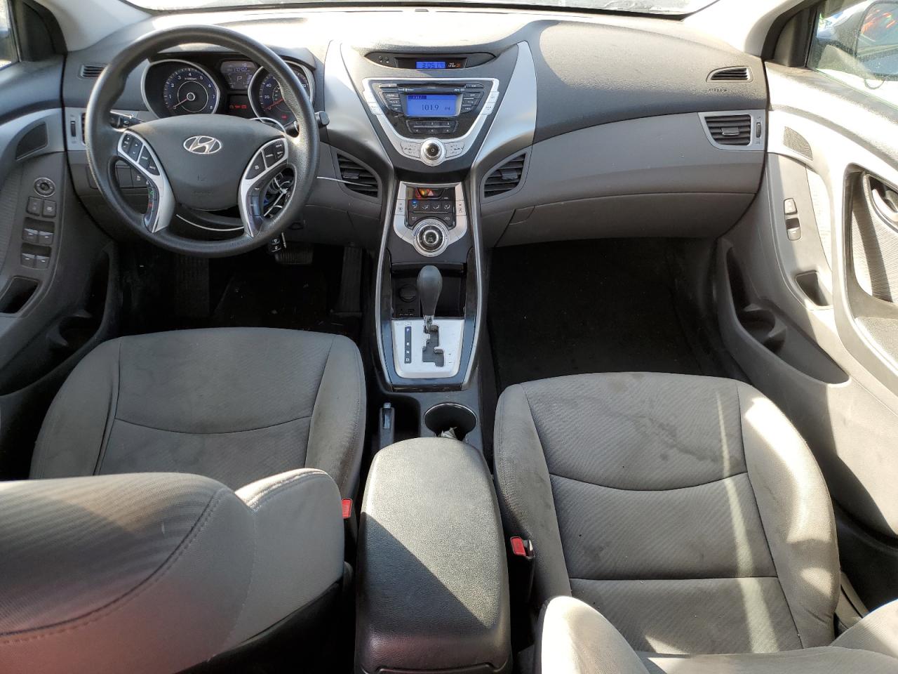 2011 Hyundai Elantra - Image 8
