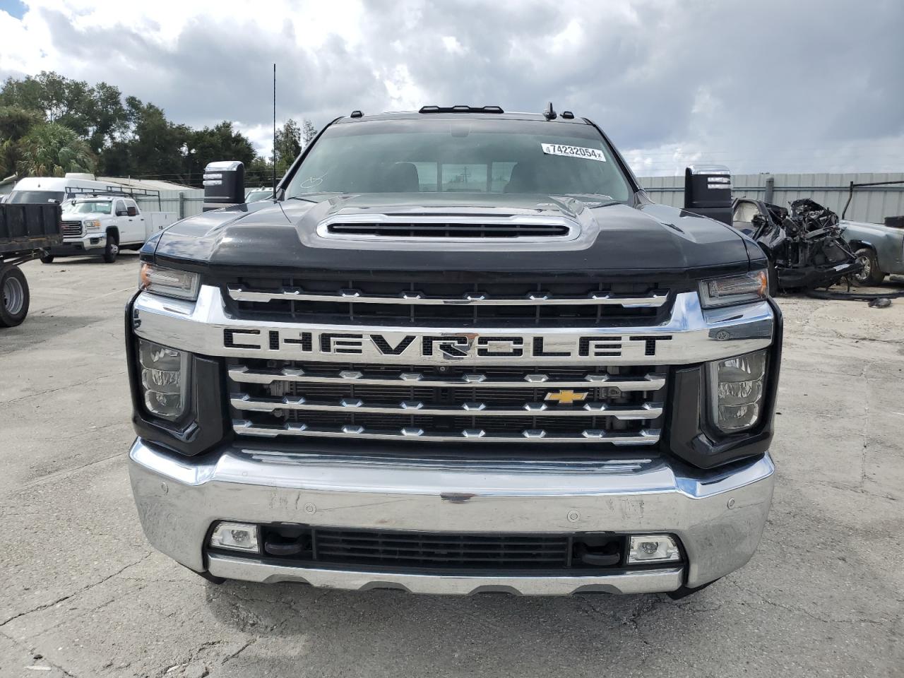 2022 Chevrolet Silverado - Image 5