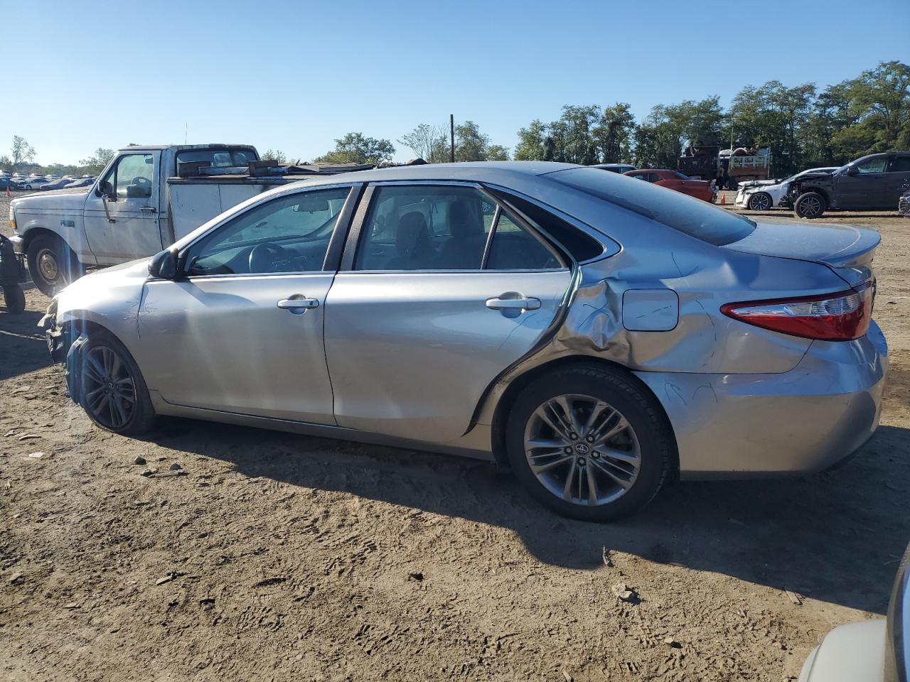 4T1BF1FK9GU582443 2016 TOYOTA CAMRY - Image 2