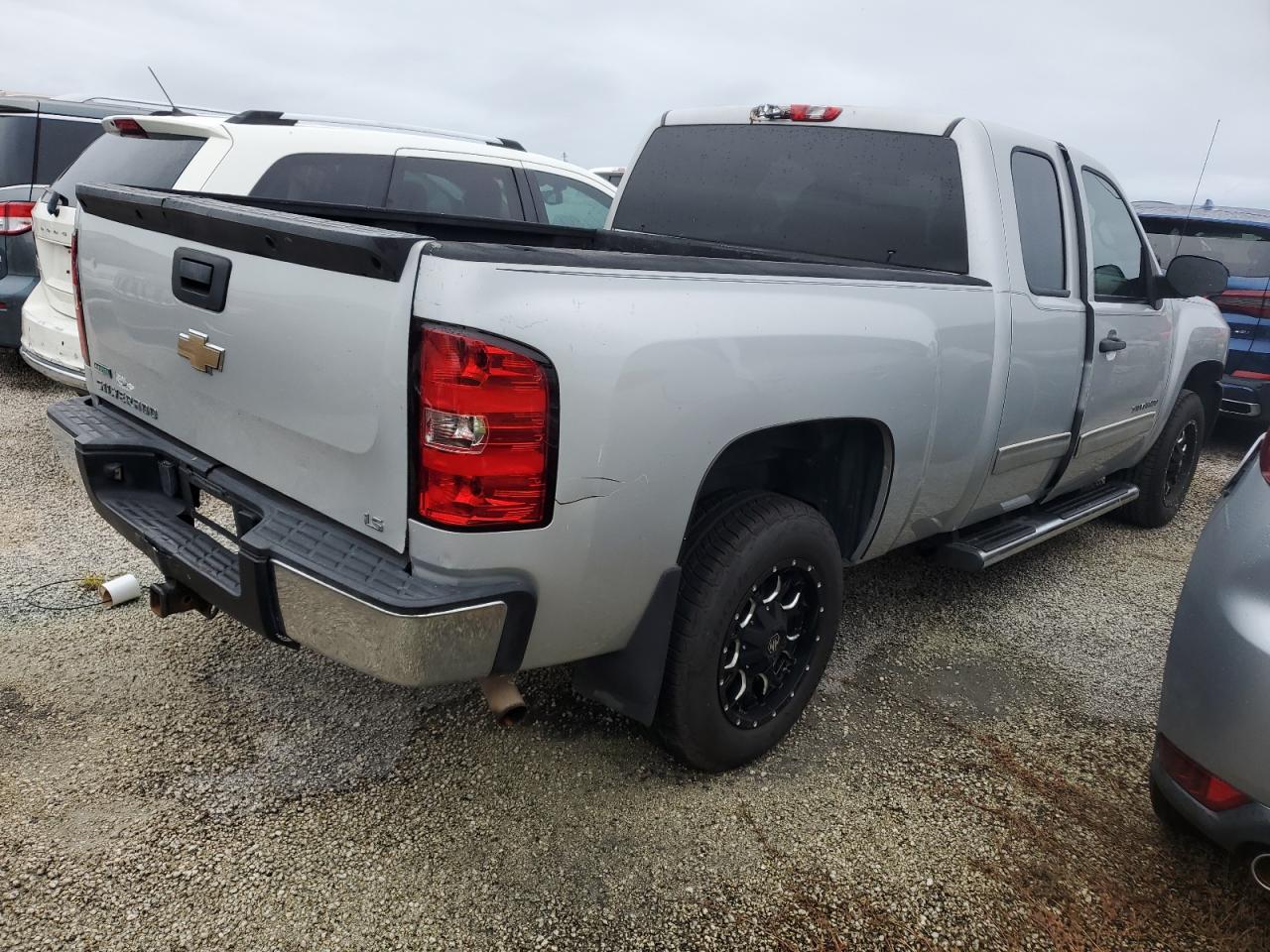 2011 Chevrolet Silverado - Image 3