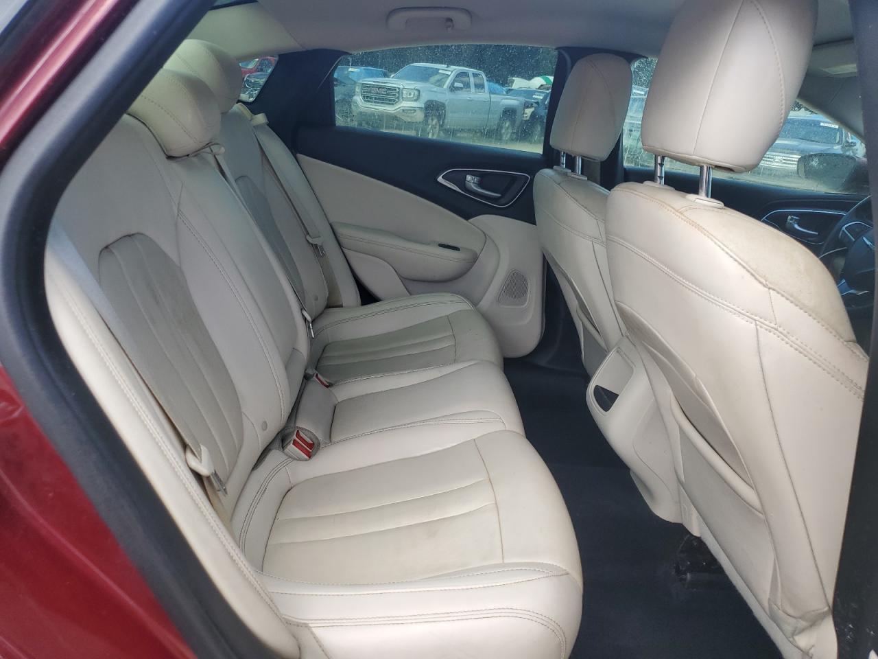 2017 Chrysler 200 - Image 10