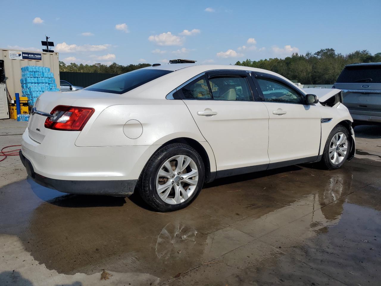 2011 Ford Taurus - Image 3