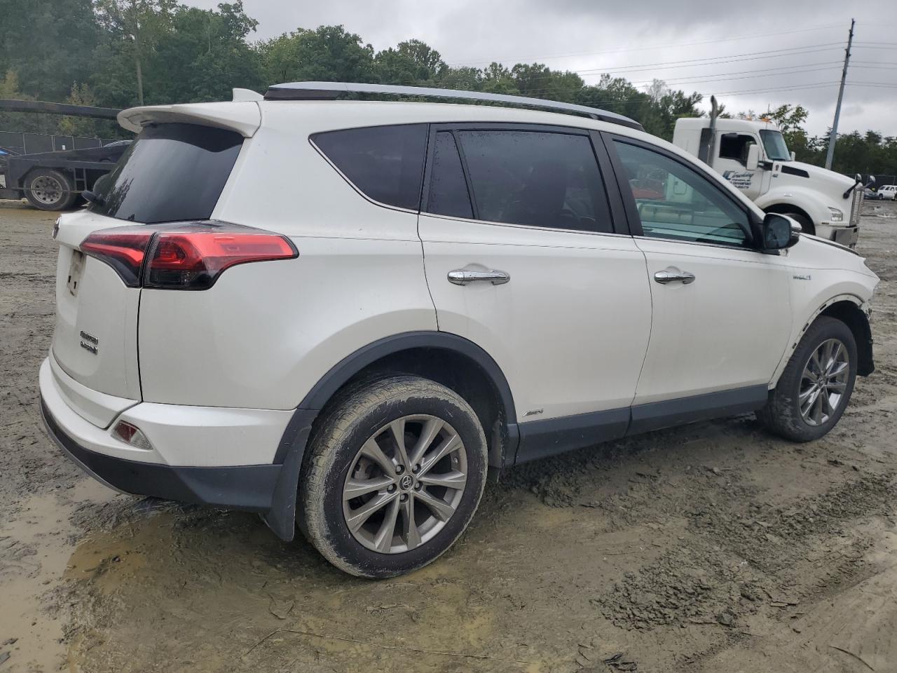 2018 Toyota RAV 4 - Image 3