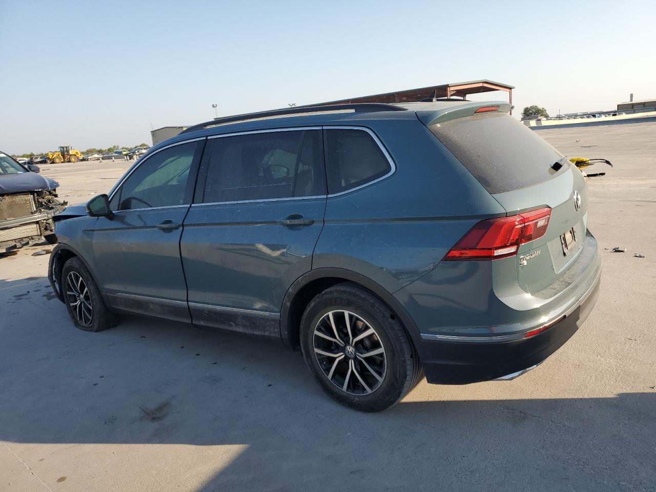 2021 Volkswagen Tiguan - Image 2